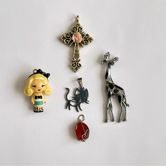 Lot of five pendants necklaces giraffe cat doll cross stone - Picture 1 of 8